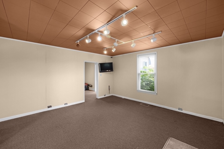 Office Building - Former Salon - for Sale in Milan, TN - image 7