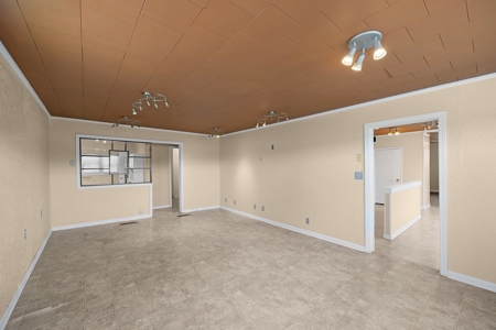 Office Building - Former Salon - for Sale in Milan, TN - image 9