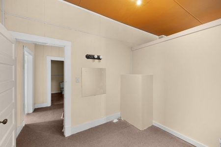 Office Building - Former Salon - for Sale in Milan, TN - image 4