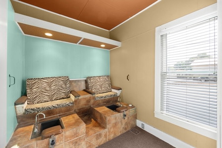Office Building - Former Salon - for Sale in Milan, TN - image 5