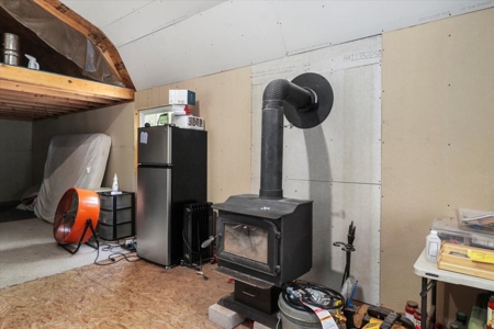 Rustic Retreat: Off-Grid Living with a Storage Building Home - image 6