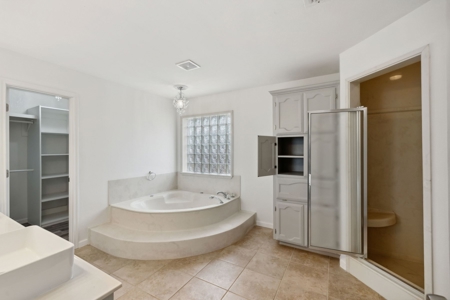 Updated Country Home With A Pool In Alice, Texas - image 10