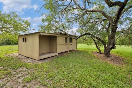 Updated Country Home With A Pool In Alice, Texas - image 24