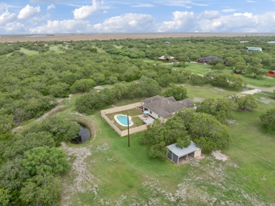 Updated Country Home With A Pool In Alice, Texas - image 34