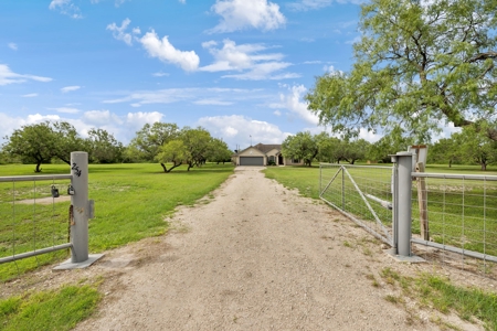 Updated Country Home With A Pool In Alice, Texas - image 2