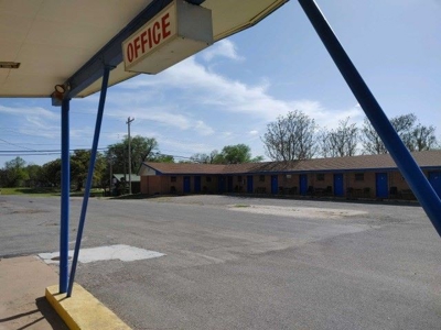 Commercial Property Close to Canton Lake Canton, OK - image 2