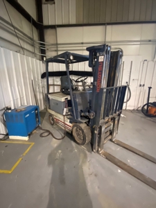Industrial Office & Warehousing Building For Sale, Plus Tool - image 10