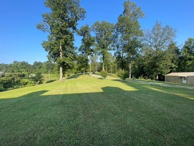 3 bedroom 2 bath country home for sale near Roundhill Ky - image 8