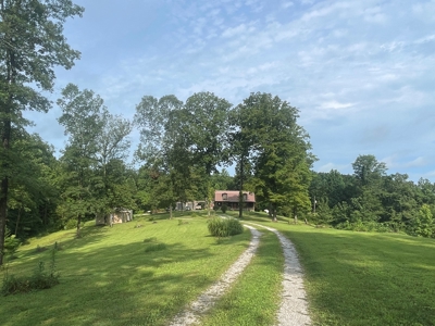 3 bedroom 2 bath country home for sale near Roundhill Ky - image 32