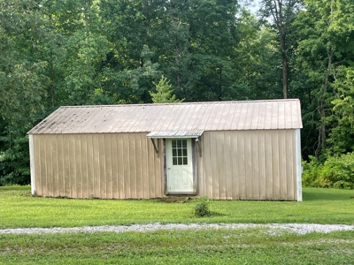 3 bedroom 2 bath country home for sale near Roundhill Ky - image 35