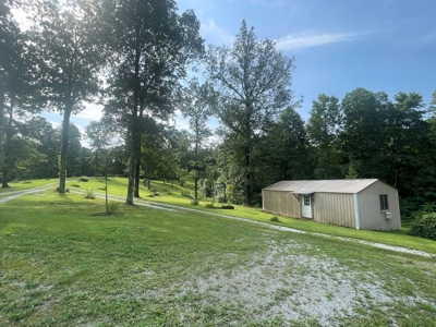 3 bedroom 2 bath country home for sale near Roundhill Ky - image 39