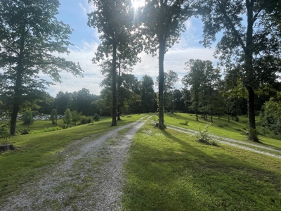 3 bedroom 2 bath country home for sale near Roundhill Ky - image 40