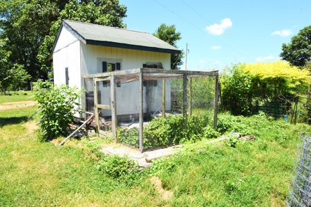 Hobby Farm on 5.74 Acres, House, Barn, Sheds, Cave, Woods - image 38