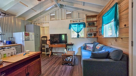 Off Grid Main house w/separate Bamboo room for 2nd Bedroom - image 16