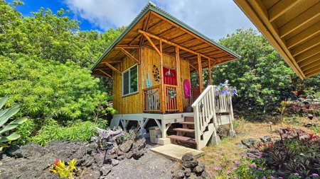 Off Grid Main house w/separate Bamboo room for 2nd Bedroom - image 31