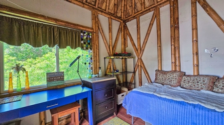Off Grid Main house w/separate Bamboo room for 2nd Bedroom - image 29