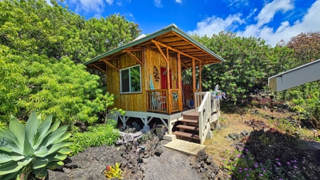 Off Grid Main house w/separate Bamboo room for 2nd Bedroom - image 26