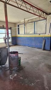 Commercial property w/ 4 bays & shop with much more to offer - image 18