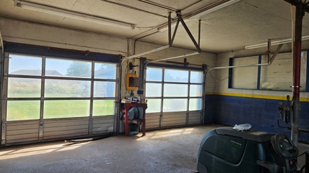 Commercial property w/ 4 bays & shop with much more to offer - image 7