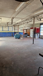 Commercial property w/ 4 bays & shop with much more to offer - image 13
