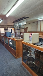 Commercial property w/ 4 bays & shop with much more to offer - image 16
