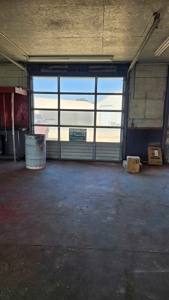 Commercial property w/ 4 bays & shop with much more to offer - image 11