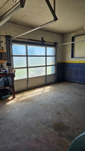 Commercial property w/ 4 bays & shop with much more to offer - image 9