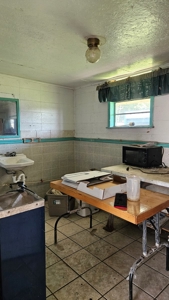 Commercial property w/ 4 bays & shop with much more to offer - image 17