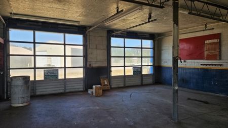Commercial property w/ 4 bays & shop with much more to offer - image 5
