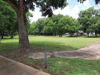 One Acre Lot For Sale, Downtown Crockett, TX - image 2