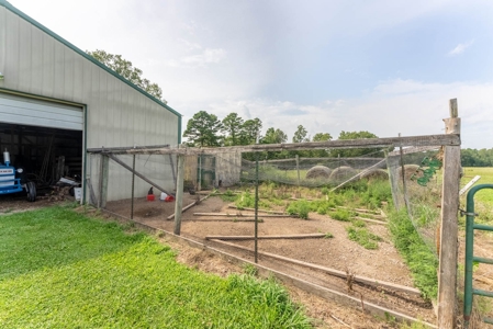 Country Home and Acreage in Willow Springs Missouri - image 26