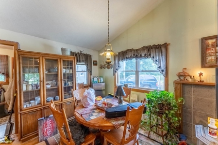 Country Home and Acreage in Willow Springs Missouri - image 10