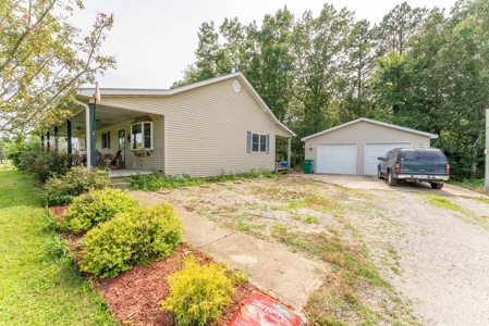Country Home and Acreage in Willow Springs Missouri - image 5