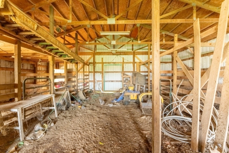 Country Home and Acreage in Willow Springs Missouri - image 29