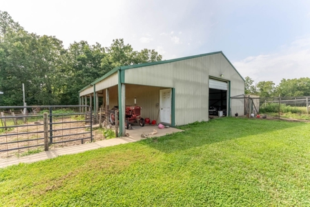 Country Home and Acreage in Willow Springs Missouri - image 25