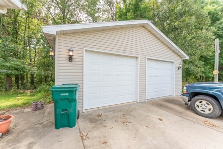 Country Home and Acreage in Willow Springs Missouri - image 6