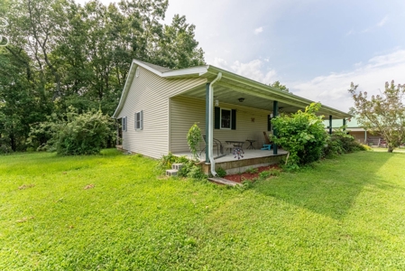 Country Home and Acreage in Willow Springs Missouri - image 3