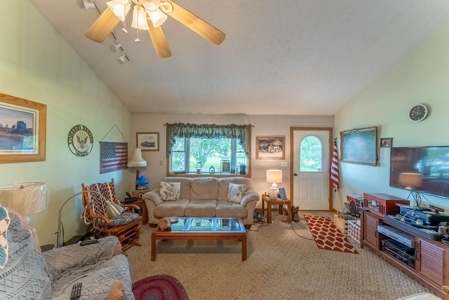 Country Home and Acreage in Willow Springs Missouri - image 9