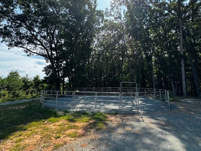 Callands Charmer: Remodeled 2-Bed Home on 9 Acres In VA! - image 10