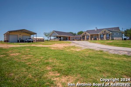 Ranch Home with Acreage For Sale in Floresville, Texas - image 2