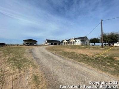 Ranch Home with Acreage For Sale in Floresville, Texas - image 3