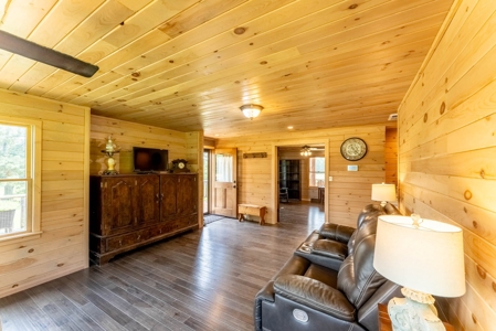 Log Cabin for Sale in Ripley County, Missouri - image 12