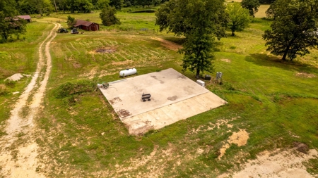 Log Cabin for Sale in Ripley County, Missouri - image 49