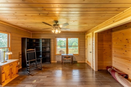 Log Cabin for Sale in Ripley County, Missouri - image 13
