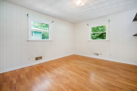 Beautifully maintained mid-century modern home built in 1960 - image 18