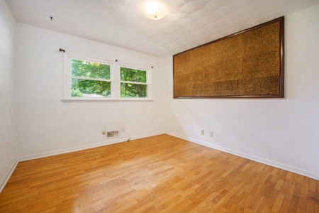 Beautifully maintained mid-century modern home built in 1960 - image 21