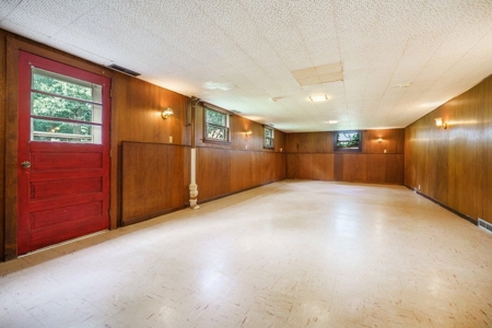 Beautifully maintained mid-century modern home built in 1960 - image 16