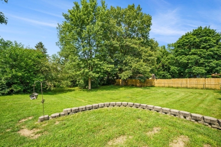 Beautifully maintained mid-century modern home built in 1960 - image 9