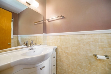 Beautifully maintained mid-century modern home built in 1960 - image 22