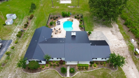 Beautiful Country Home in North Florida with Outdoor Space! - image 3
